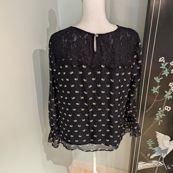 RSVP By Talbots Wmns Medium Black Sheer Blouse Swan Print Ruffle Sleeve FLAW 134 - Picture 4 of 7